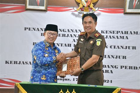 Pemkab Dan Kejari Cianjur Teken MoU Kerja Sama Bidang Hukum Perdata Dan