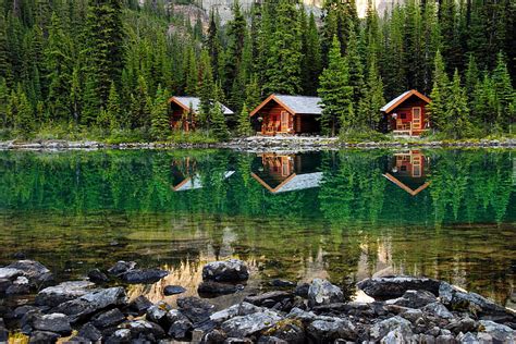 Wooden Houses By The Lake Forest Huts Houses Emerald Bonito Trees