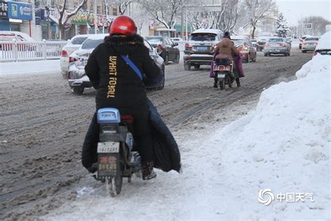 寒潮发威山东威海现持续降雪 路面结冰湿滑交通出行困难 天气图集 中国天气网