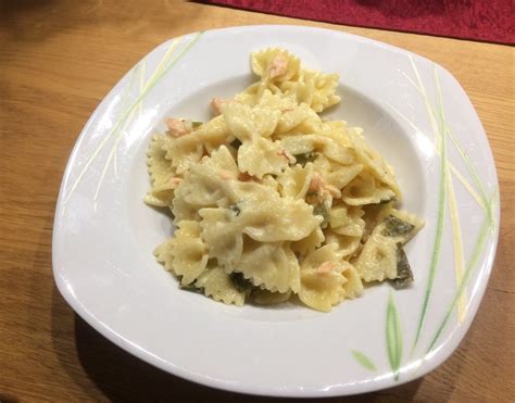 Farfalle mit Räucherlachs Rezept