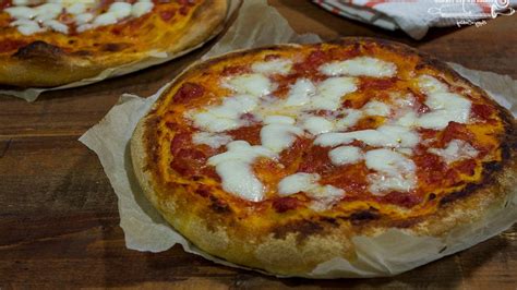 Pizza Margherita Maison Cuire Une Pizza Dans Un Four Lectrique