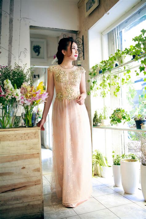Những mẫu áo dài cưới màu nude khiến cô dâu ngẩn ngơ