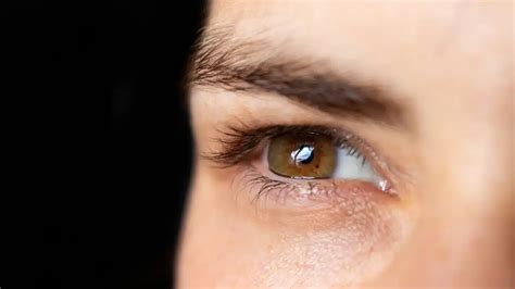 4 Keratoconus Symptoms You Need to Look Out for!