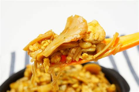 Easy recipe for "Dry Curry with Chicken and Mushrooms"! Full of flavor