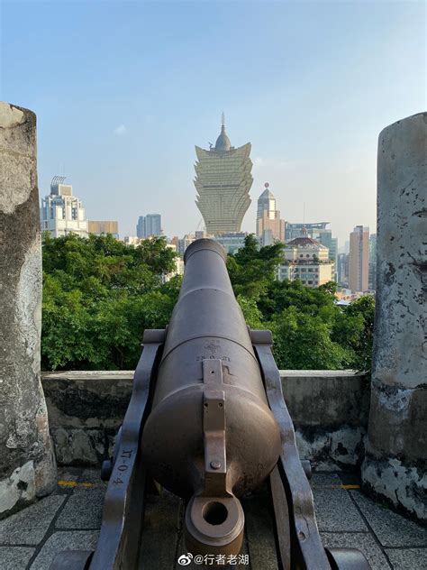 大炮台公园城墙上的大炮，历来是一个游客最爱的地方