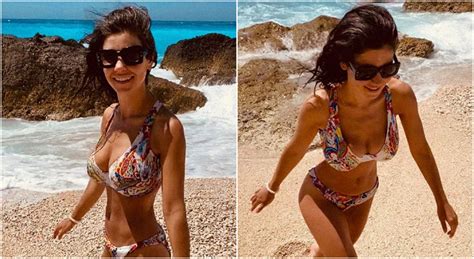 Sexy Marina Diamandis Bikini Pics