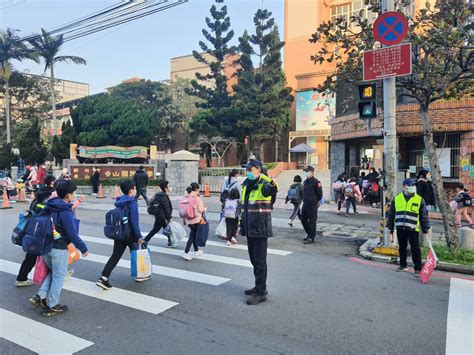 竹市開學日啟動「護童專案」警力疏導交通 完成校園防疫消毒整備