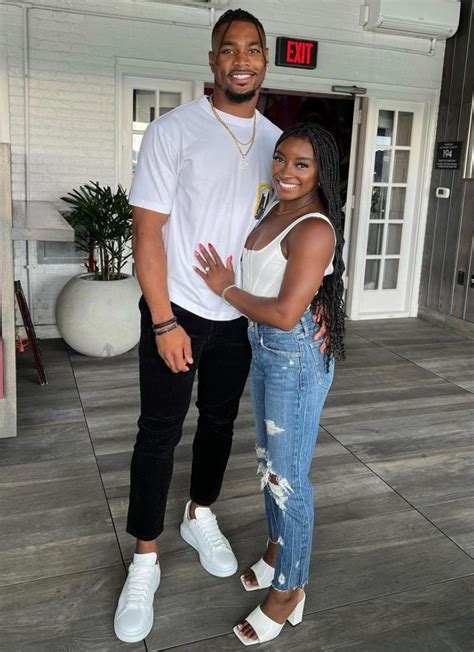 Simone Biles' husband, Jonathan Owens, joins Packers after wedding