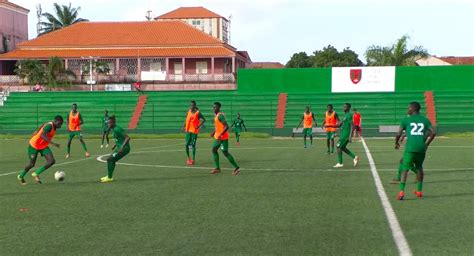 Guin Bissau Sele O Sub De Futebol Parte Para Portugal Para