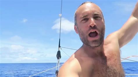 VIDÉO Musique à fond le skipper Fabrice Amedeo pousse la