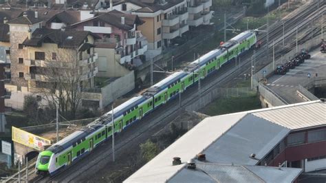 Treviglio Treno Urta Materiale Sui Binari Le Immagini Dal Drone YouTube