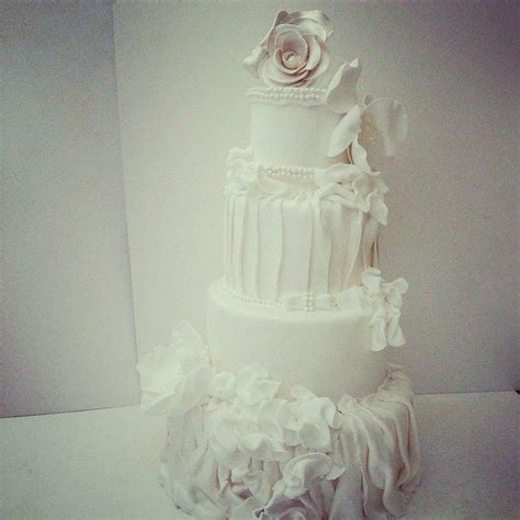 White Vintage Wedding Cake Decorated Cake By Swt Cakesdecor