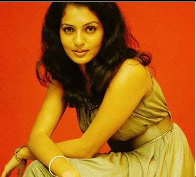 Tamil Hot Hits Actress Parvati Menon Hot Hits Photos Biography Videos 2011