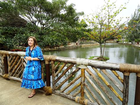 Our Guide In The Polynesian Cultural Center Located In Lai Flickr