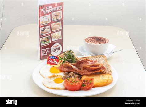 Cooked breakfast at a New Zealand café Stock Photo - Alamy