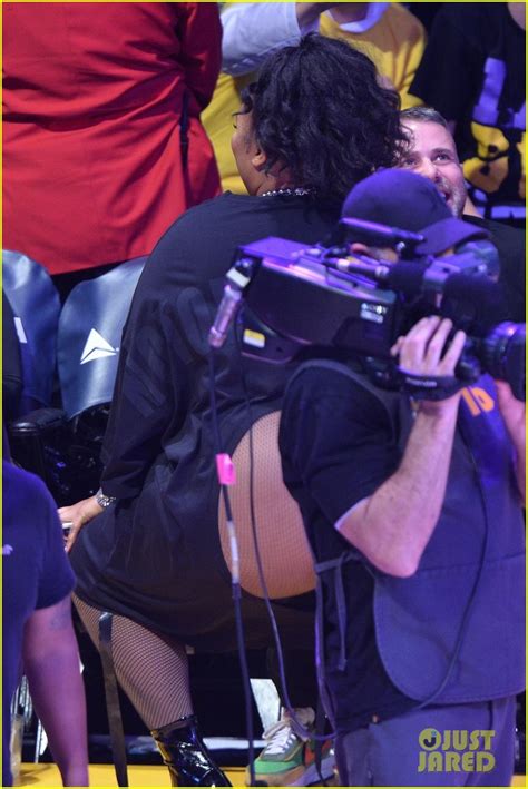 Lizzo Bares Her Thong While Twerking At The Lakers Game Photo 4400596 Photos Just Jared