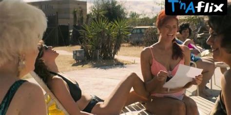 Jackie Tohn Bikini Scene In Glow Tnaflix