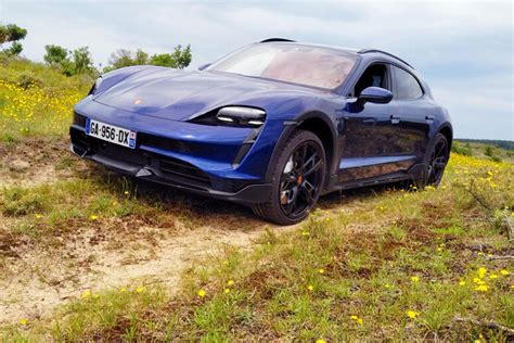 Porsche Taycan Cross Turismo sportiva amica della Terra Novità e