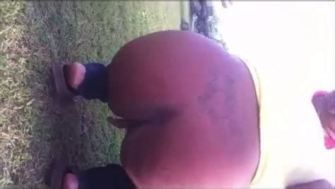 Big ass poops outside ThisVid En español