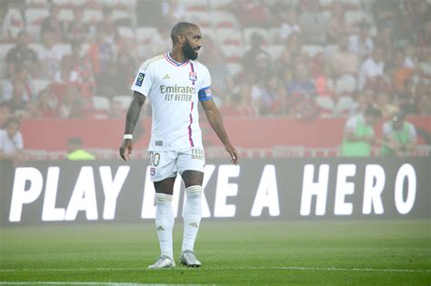 Ol Alexandre Lacazette Le Général Est De Retour Sportfr