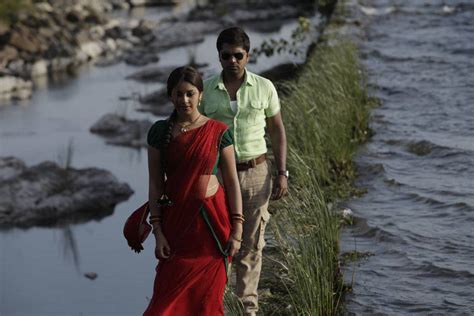 Actress Richa Gangopadhyay Hot Saree Photos Love Life Music Fashion Art