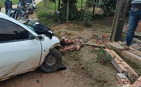 Motorista Embriagado Bate Carro Contra Muro De Resid Ncia Em Gravatal