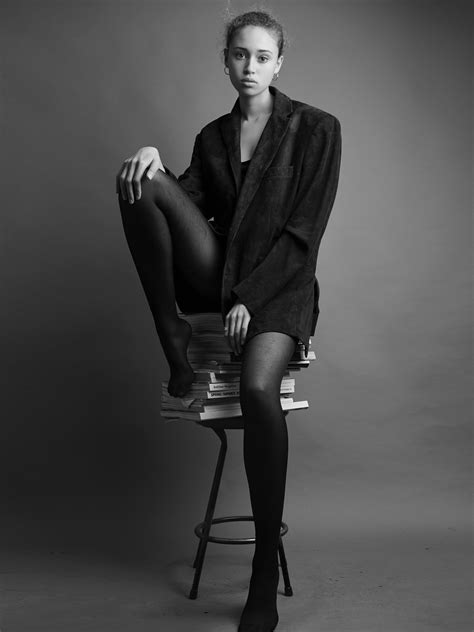 Ella-Rae Smith | Poses, Model agency, Model