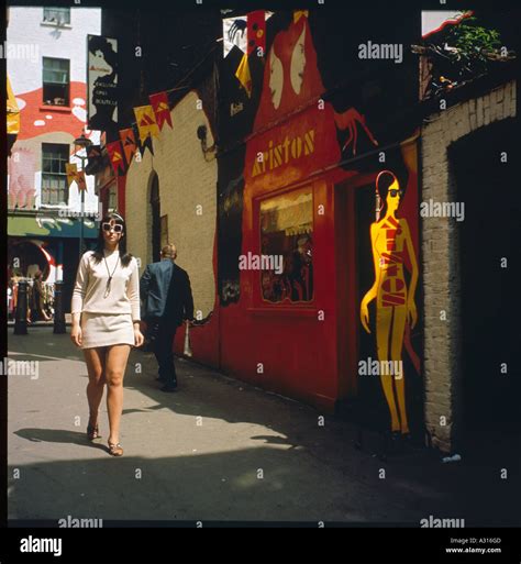 Carnaby street 1960s hi-res stock photography and images - Alamy