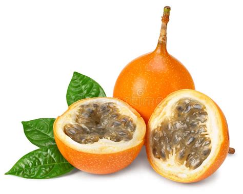 Granadilla O Fruta De La Pasi N Amarilla Con La Hoja Aislada En El