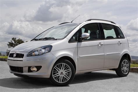 S P E E D C A L Linha Do Fiat Idea Ganha S Rie Especial It Lia