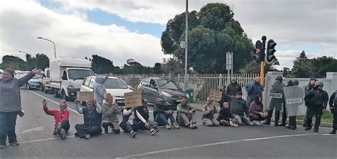 Pictures Eight Arrested After Total Shutdown Capetown Etc