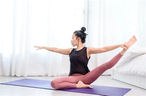 3 Gerakan Yoga Yang Efektif Meratakan Perut Buncit