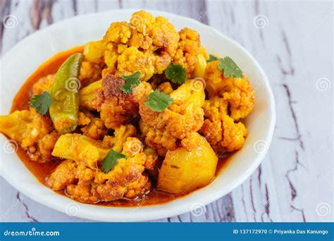 Aloo Gobi Curry De La Coliflor De La Patata Foto De Archivo Imagen De