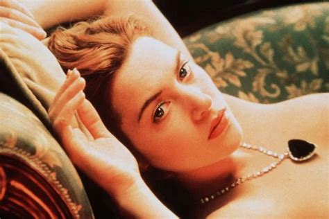 Kate Winslet S Daughter Mia Threapleton Recalls Mom Blocking Her Eyes During Titanic Sex Scene