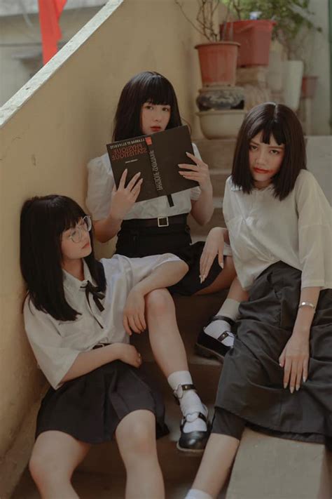 Nhiều lần xuất hiện cạnh chị em streamer Quỳnh Alee và Gấm Kami nàng hot girl lạ gây chú ý