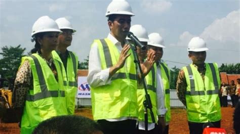 Foto Jokowi Bangun Tol Trans Jawa Tak Selesai Selesai