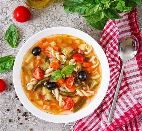 Zupa Minestrone Zag Biamy Si W Smakach W Oskiej Zupy Trzy