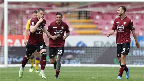 Serie A Il Sogno Della Salernitana Continua Battuta Anche La Fiorentina