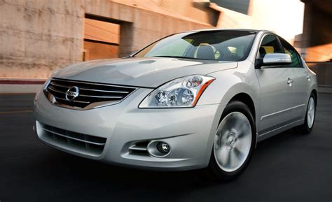 2010 Nissan Altima Sedan | Review | Car and Driver