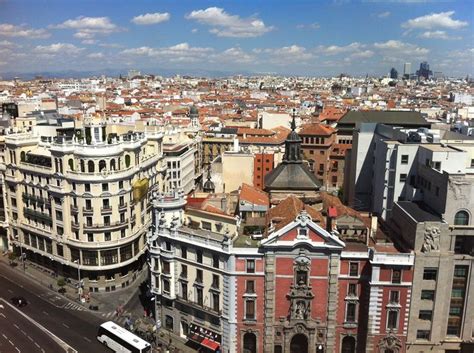 El edificio del Circulo de Bellas Artes se construyo entre los años