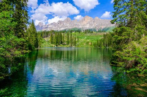 Paisaje Paradis Aco En Karersee Lago Di Carezza Lago Carezza En