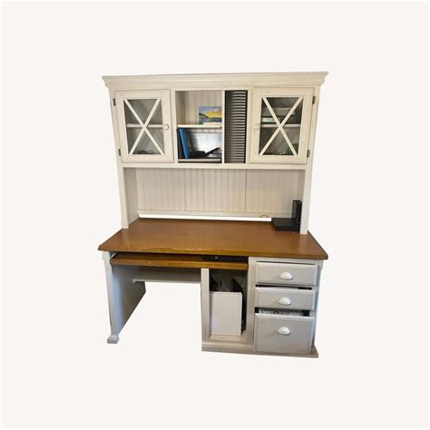 Office Desk With Hutch - AptDeco