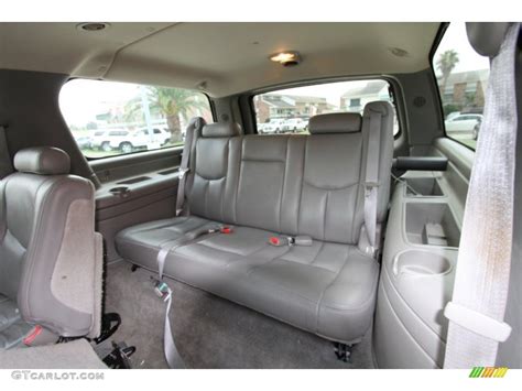 2005 Chevrolet Suburban 1500 LT interior Photo #51344770 | GTCarLot.com