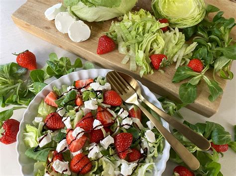 Ijsbergsalade Met Aardbeien En Geitenkaas Lekker Tafelen