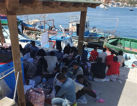 Quattro Nuovi Sbarchi A Lampedusa Hotspot Al Collasso