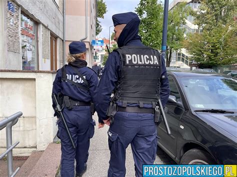 Nyscy policjanci zatrzymali 28 latkę za kradzież alkoholu Kobiecie