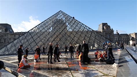 Climate Activists Spray-Paint Paris's Louvre Pyramid - ecodaily.org