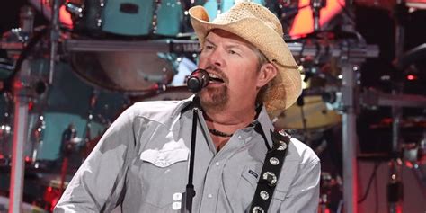 Toby Keith Reveals Stomach Cancer Diagnosis Receiving Chemo