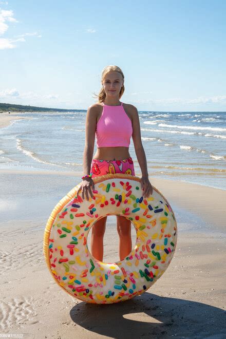 Fascinating ShowyBeauty Porn Pic