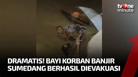 Diterjang Banjir Ini Detik Detik Warga Evakuasi Bayi Menggunakan Ember